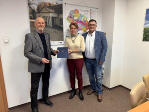 Członkowie Rady LGD i Pani kierownik Zespołu ds. Zarządzania RLKS i KSOW z podpisaną umową