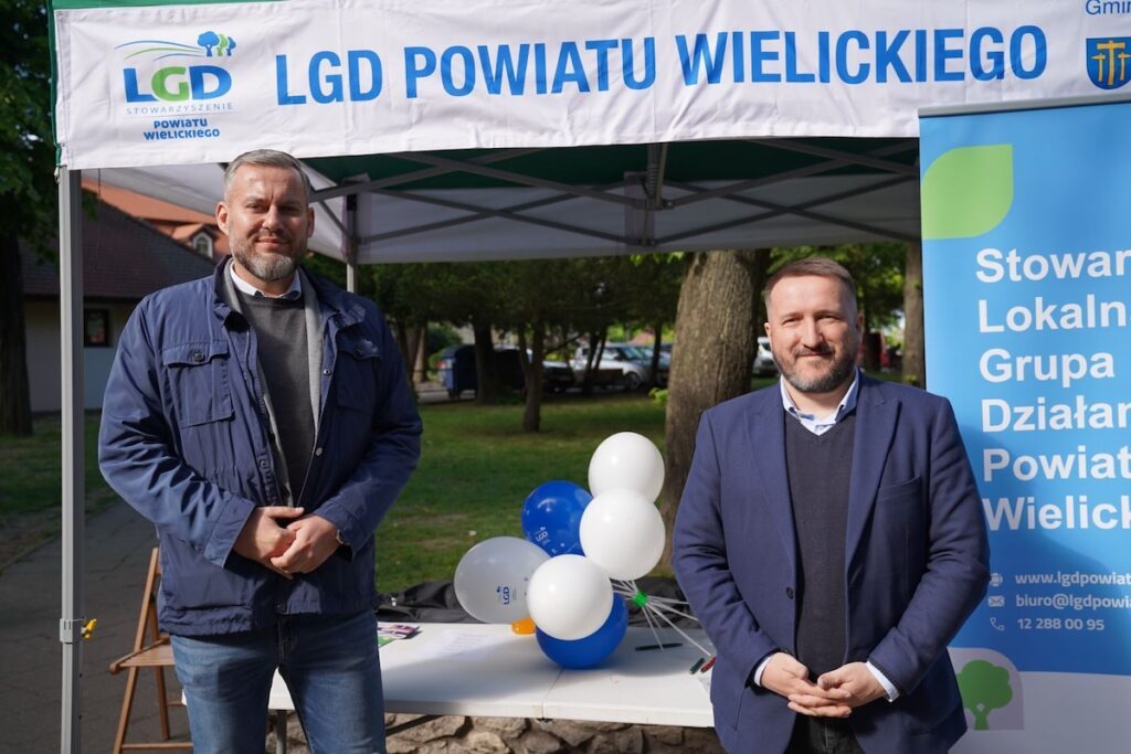 Pracownicy LGD przy swoim stoisku