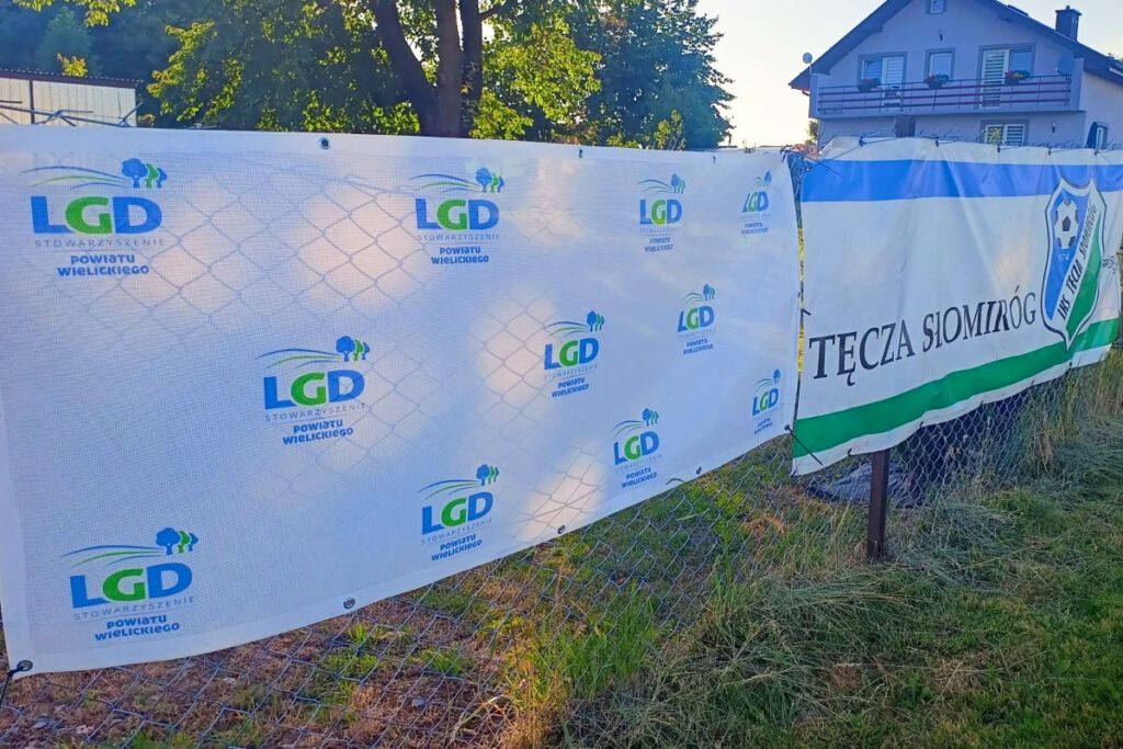 Widok na banery LGD oraz Tęczy Słomiróg