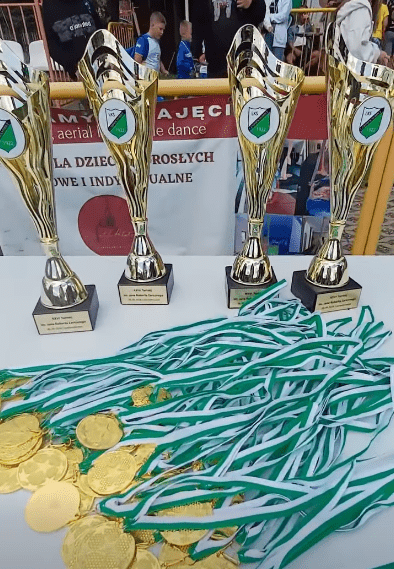 Stoł z nagrodami dla uczestników turnieju